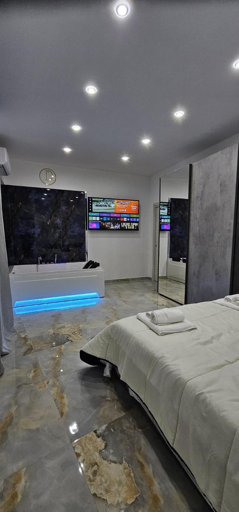 Da Tonino Luxury Apartments Napoli Ngoại thất bức ảnh